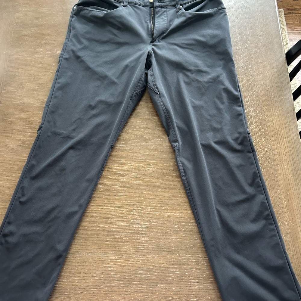 Lululemon ABC Classic-Fit 5 pocket, size 32”x32”